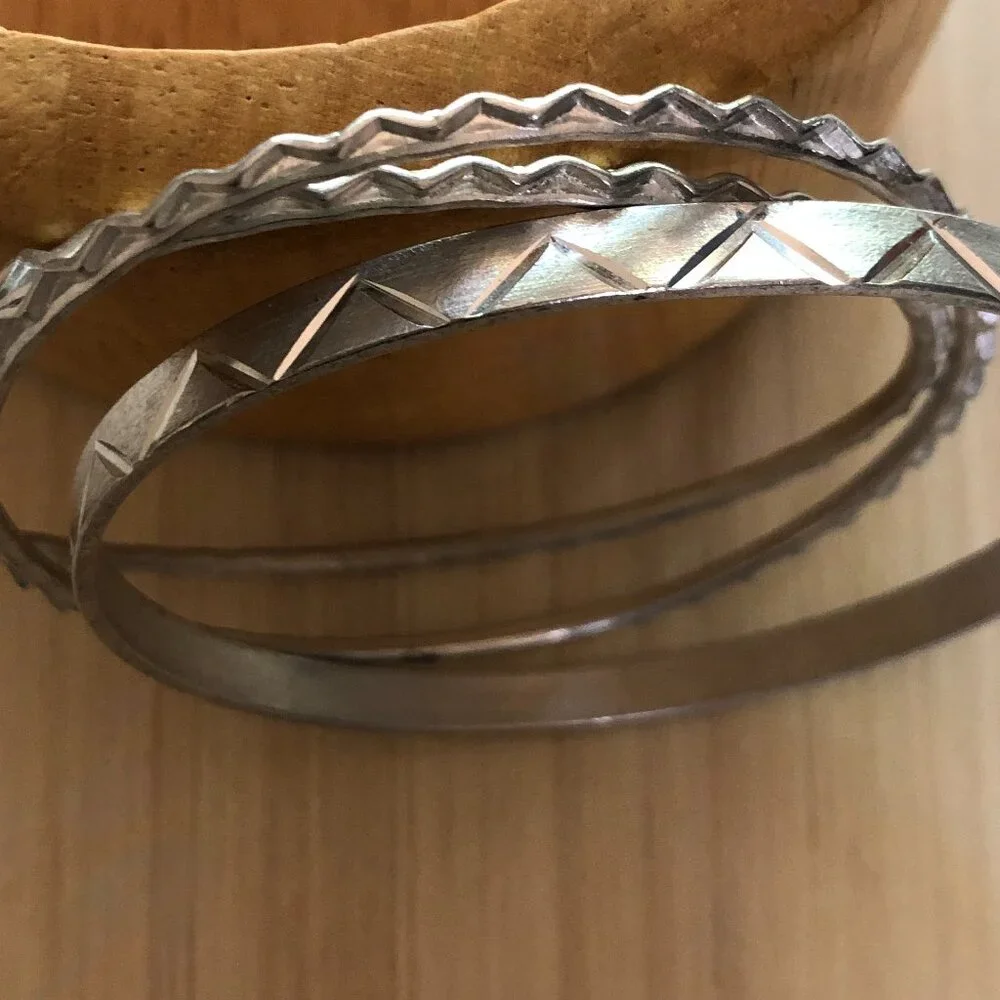 Bangle Metal Bracelets Vintage Metallic Blue, Black, Silver   Size Small - Picture 11 of 11